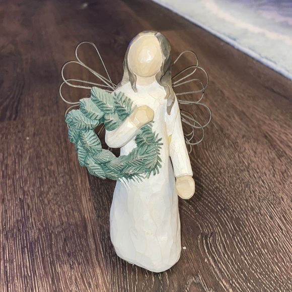 Angel w/ Wreath